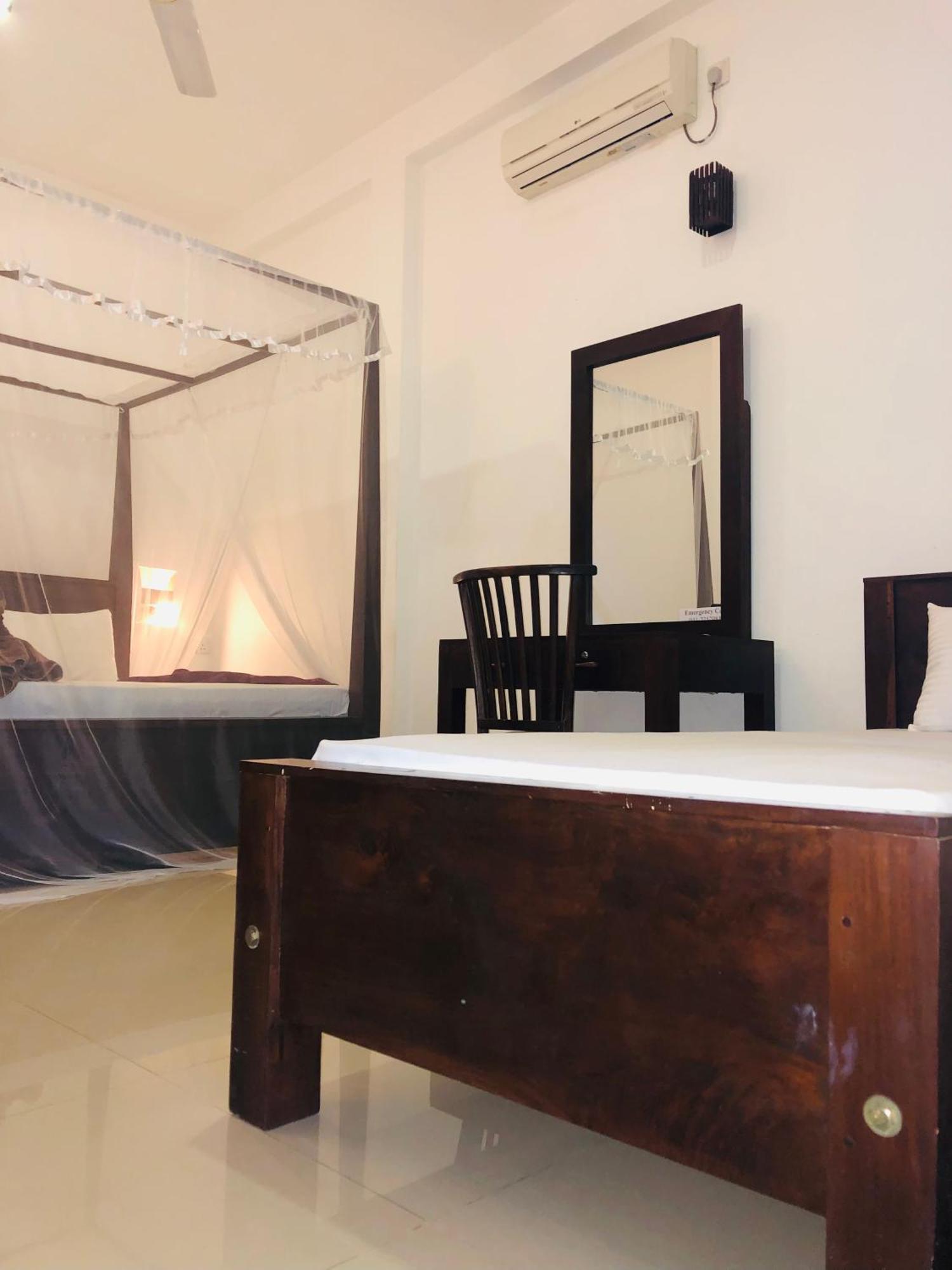 Tinara River Inn, Weligama Exterior photo