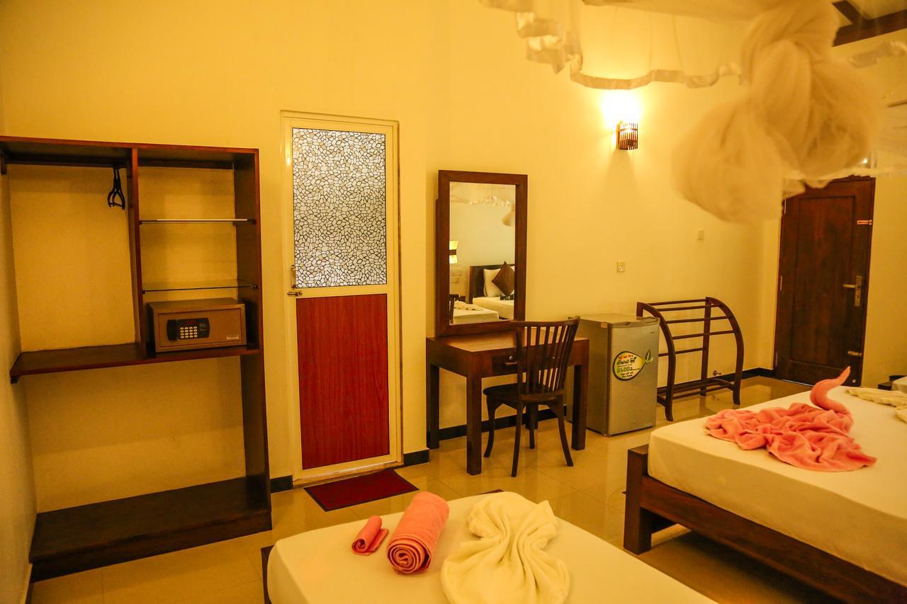 Tinara River Inn, Weligama Exterior photo