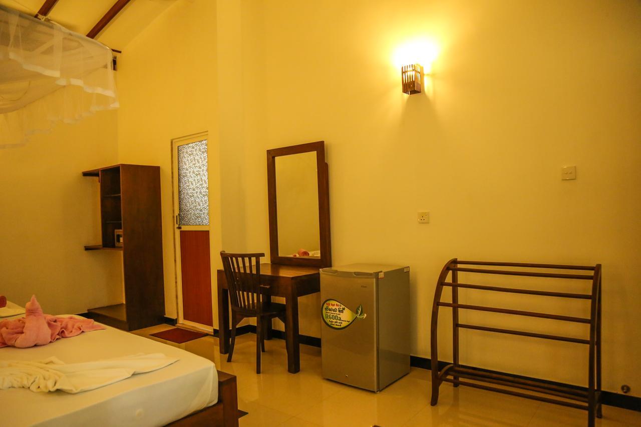 Tinara River Inn, Weligama Exterior photo