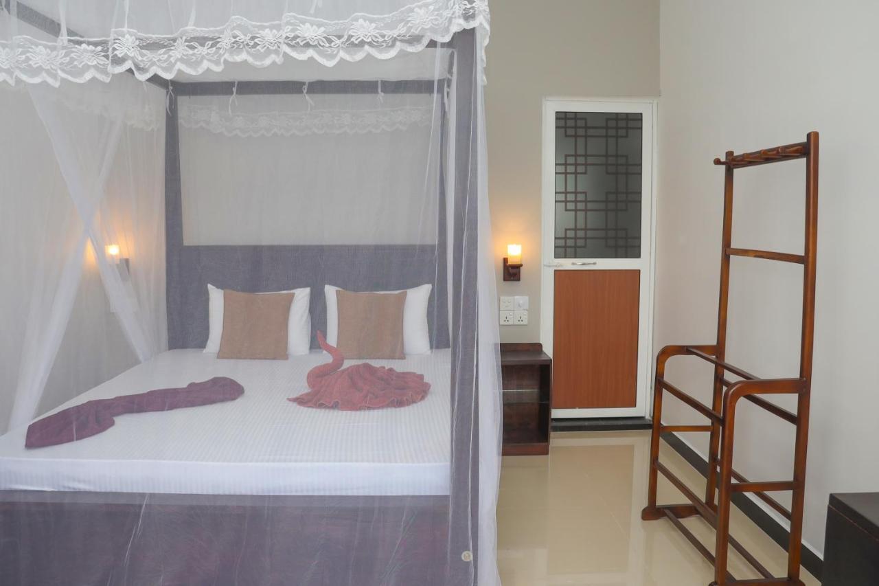 Tinara River Inn, Weligama Exterior photo